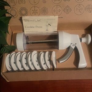 Pampered Chef Clear and White Cookie Press 1525
